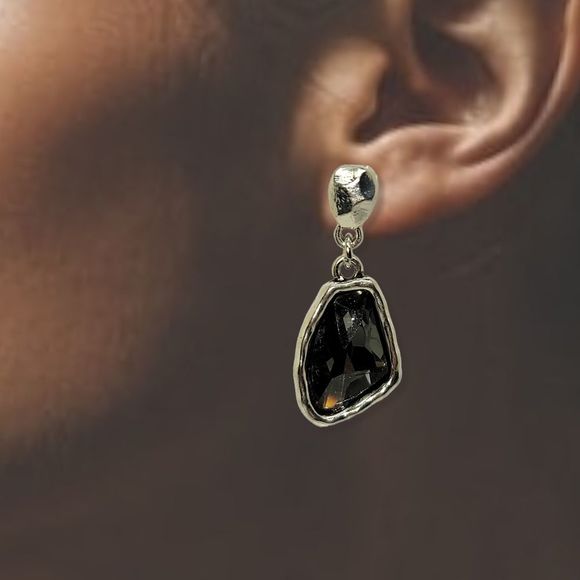 SilverTone Hammered Free Form Gray Crystal Drop Dangle Earrings - Picture 2 of 7